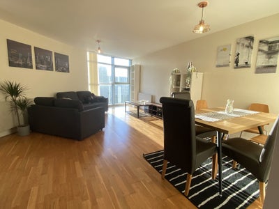 Spacious Luxury 2-Bedroom Apartment in City Centre Main Photo