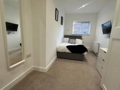 50% off First Month | Fully Furnished | No Deposit Main Photo