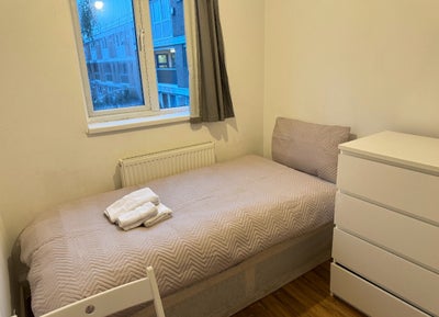Wonderful Single room next to East Putney Station. Main Photo