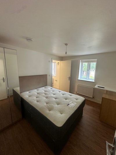 Double en suite room available in Banbury centre  Main Photo