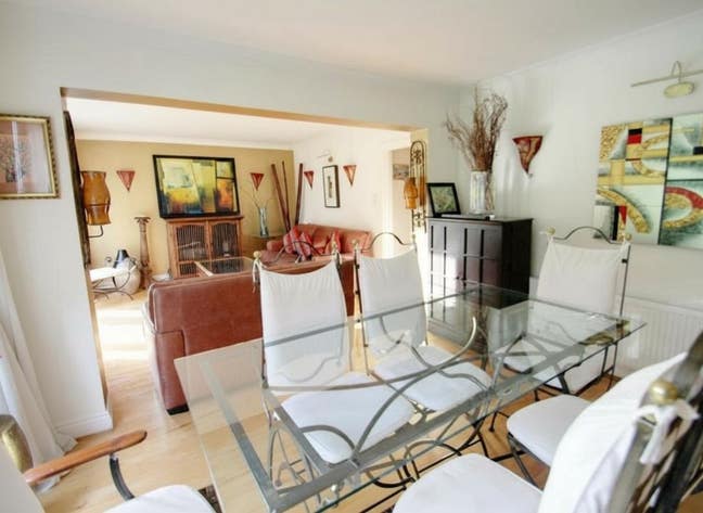 2 Bed Flat on Augustus Road, Southfields, SW19 Main Photo