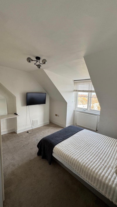  💅 Female Preferred • Lounge & Social Housemates  Main Photo