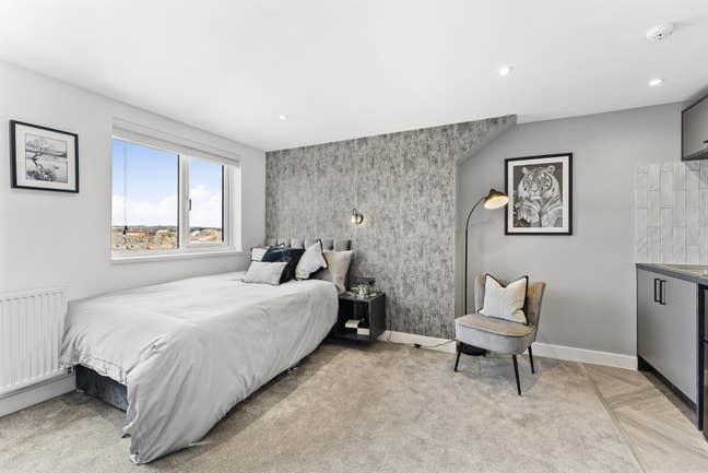 Private Parking and Bills Inclusive - Burton Road Main Photo