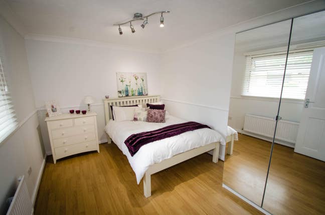 Double Room super friendly houseshare own Garage Main Photo