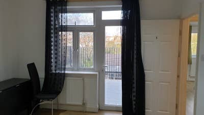 Double Room with Private Balcony in Hanwell  Main Photo