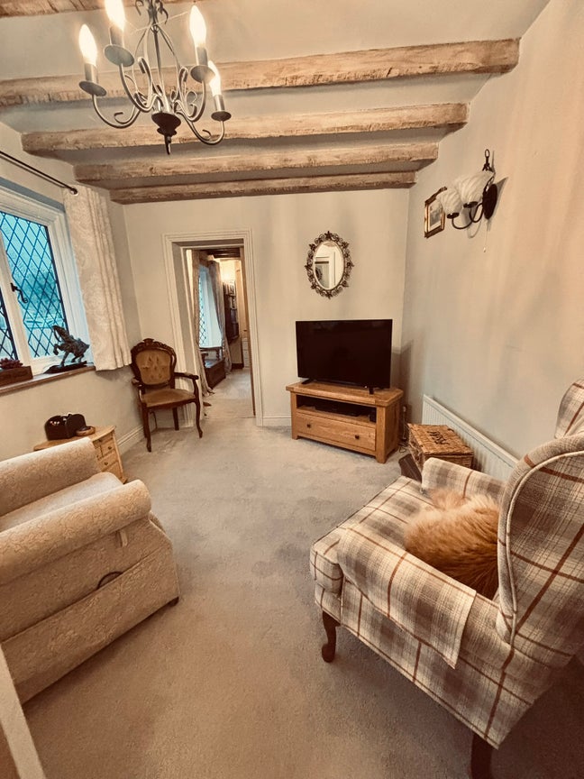 Double bedroom with en suite and cosy lounge Main Photo