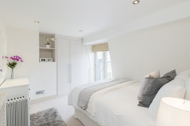 Double Room - 5 Minutes from Clapham Common! Main Photo