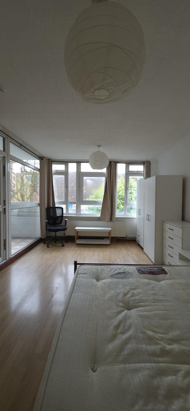 ♥️Canary Wharf*Crossharbour!Cheap and Chic ♥️ Main Photo