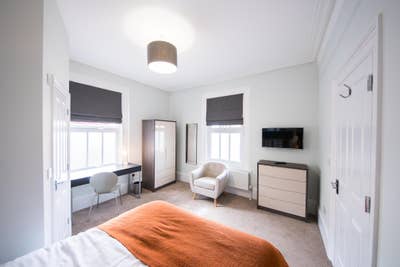Two Beautiful Ensuite Rooms by train station Main Photo