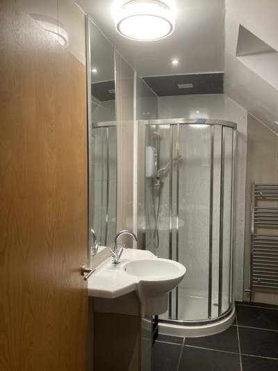 Space to live recently refreshed  Main Photo