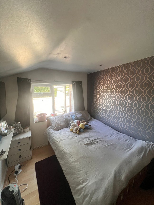 Beautiful refurbished room with a park view   Main Photo