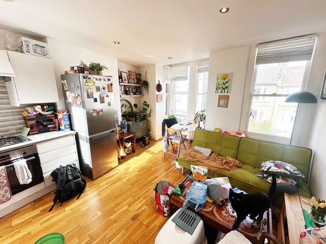 2-bedroom apartment to rent in N8 Main Photo