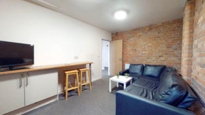 1 double bed room available  Main Photo