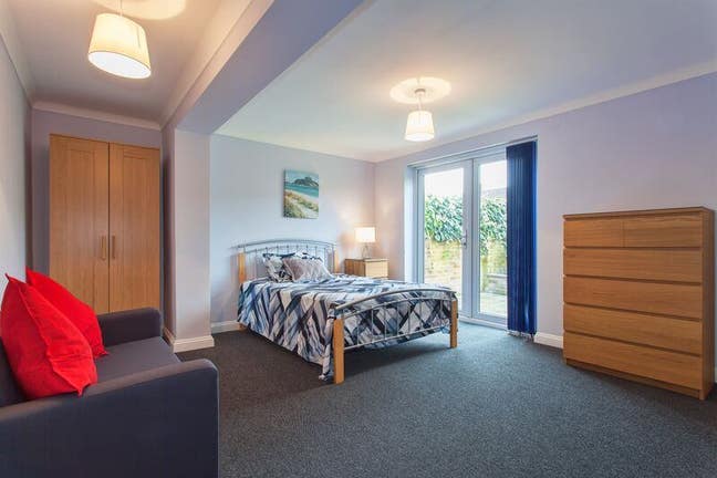 Large sunny double in West Drayton Main Photo