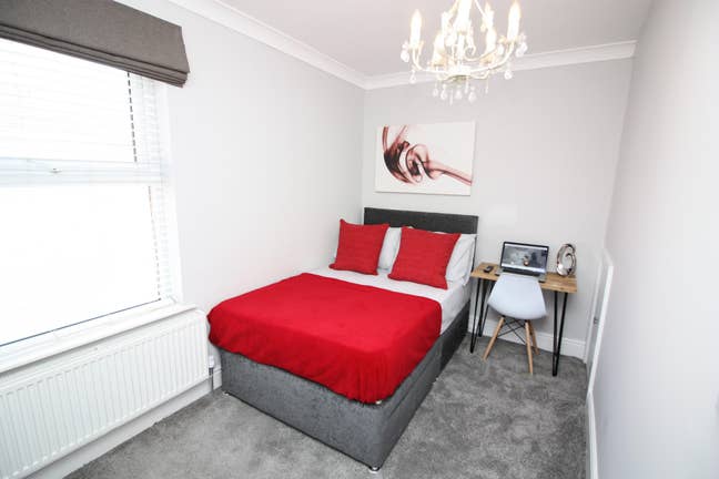 🏡 Modern Double Room – Heart of Swindon Town  Main Photo