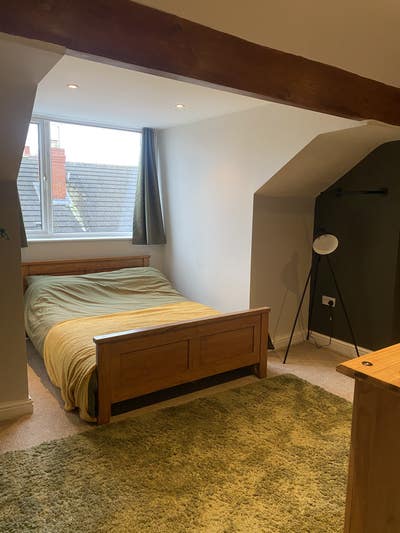 Large top floor double bedroom  Main Photo