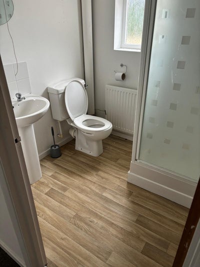 Self contained double room, en-suite & kitchenette Main Photo