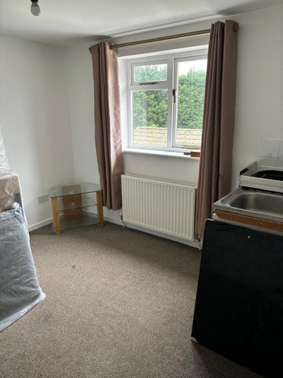 Self contained double room, en-suite & kitchenette Main Photo
