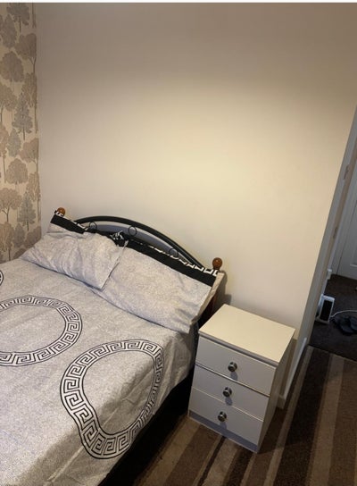 Large Double Room Available in B23 Area Main Photo