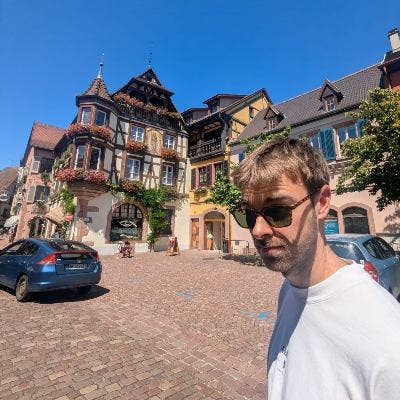 Clean house-trained Aussie seeking chill flatshare Main Photo