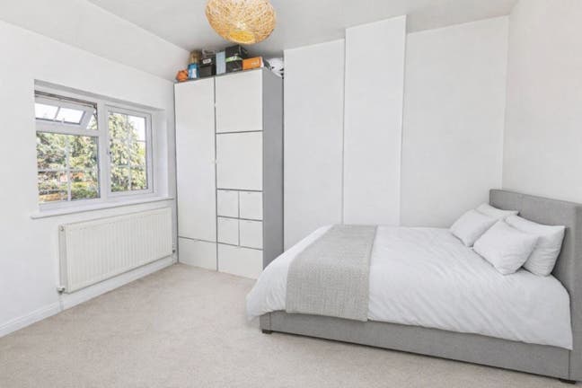 1-double room is available in RG2 7RA Main Photo