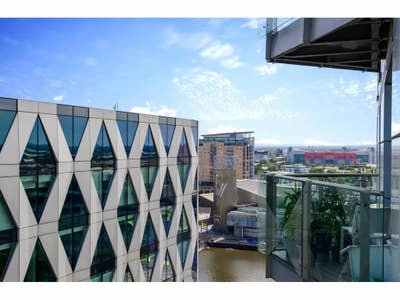 Double En Suite Room Media City Main Photo