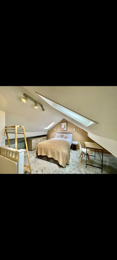 Stunning room with own bathroom in IP4 Main Photo