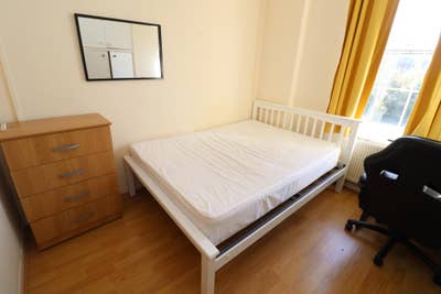 Really Close to Holloway Road Tube & Islington Main Photo