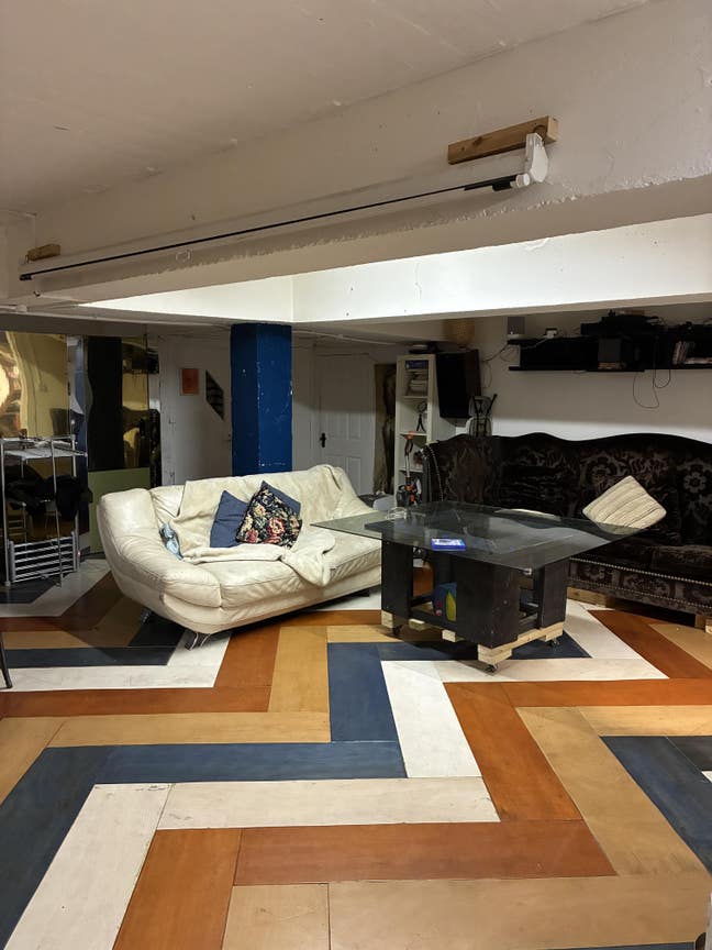 Large room with walk-in wardrobe  Main Photo