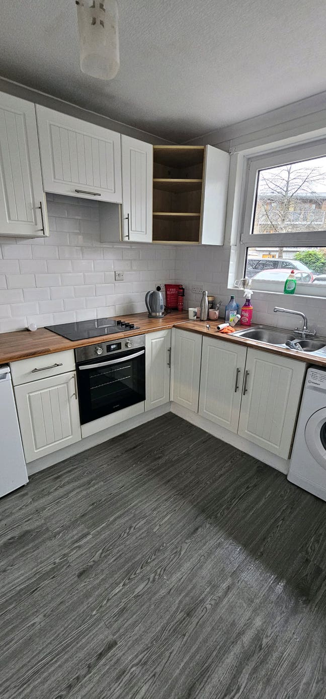 Urgent - Room in 3 bed Brixton Flatshare Main Photo