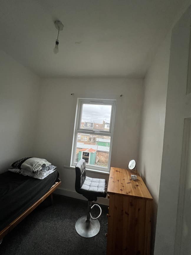 I have a single room for rent  Main Photo