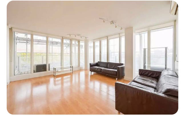 Spacious Furnished Room – Silvertown Main Photo