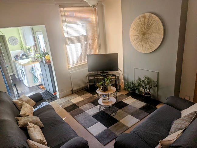 Charming Character Home in Clarendon Park  Main Photo