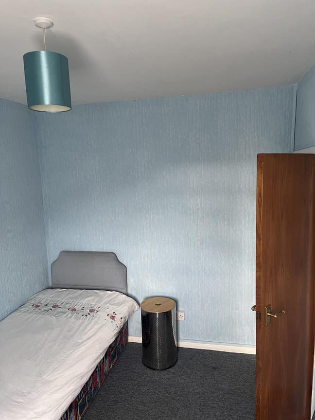 Single Room Central Bridgend Main Photo