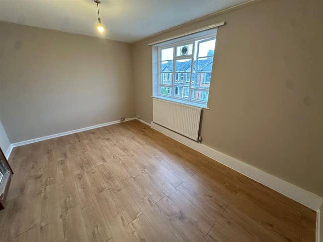 A large double room in Nunhead for rent Main Photo