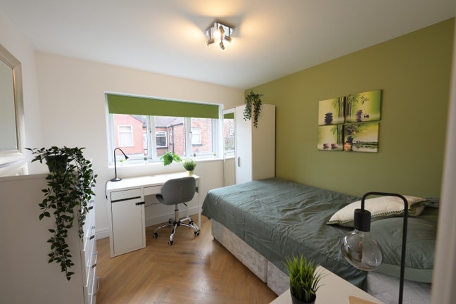 Designer 9 Bed Fallowfield  🏡 3D Tour Available  Main Photo