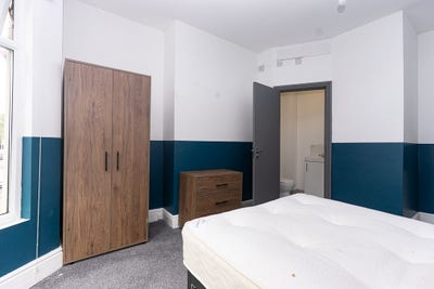Double En suite room free  - Free 19/02  Main Photo