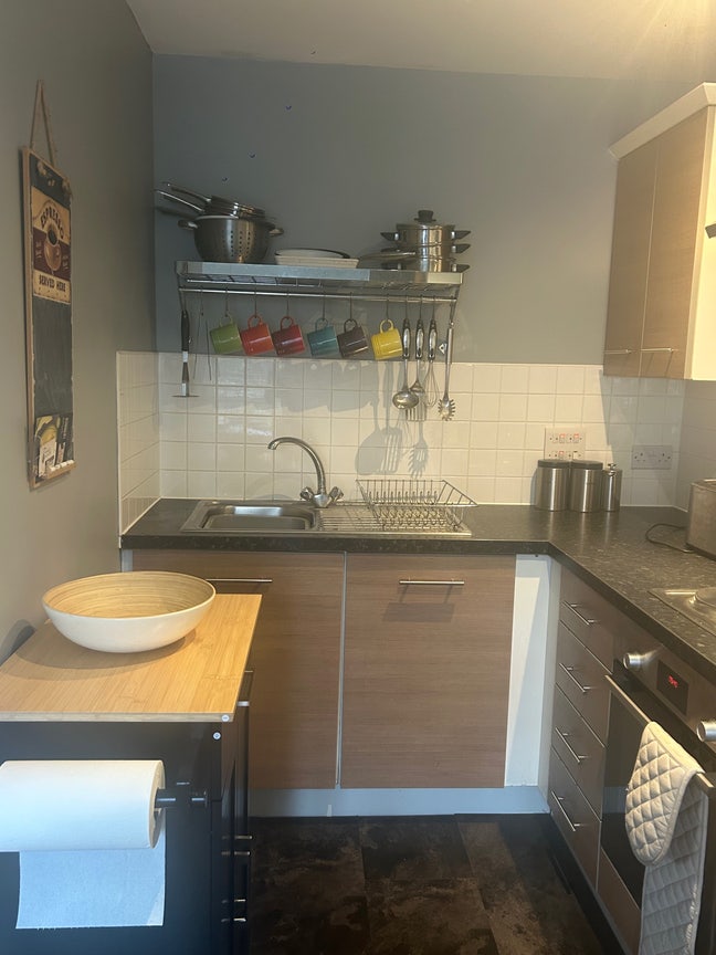 Mon - Fri room to let  Main Photo