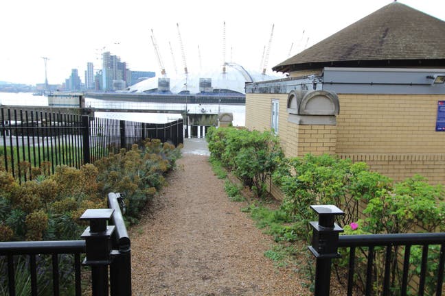 This Is Home-Lovely House with Garden-Canary Wharf Main Photo