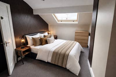 Beautifully Renovated Large Room for female tenant Main Photo