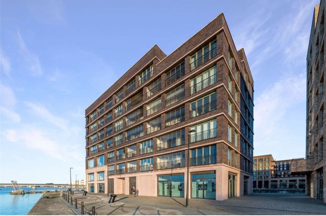 Large En-Suite Double Room Fully Furnished Flat Main Photo