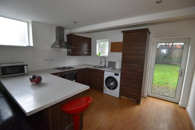 All Inclusive Modern Five Bedroom Property!  Main Photo