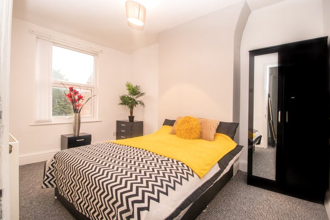 1 Double Room In A Great Location In L7! READY NOW Main Photo