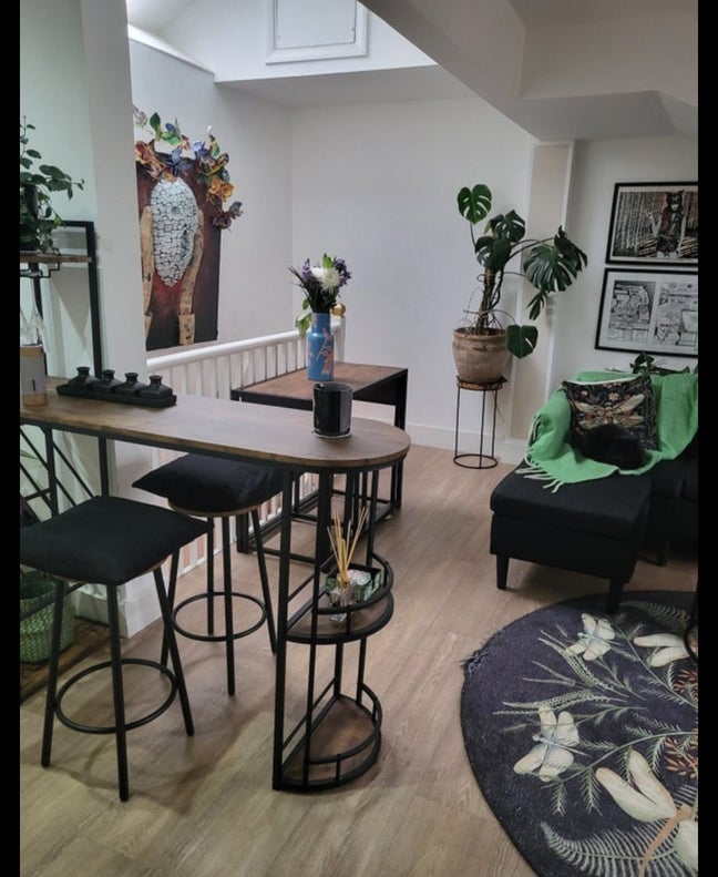 Bright & Spacious 2-Bedroom Loft Apartment – Kings Main Photo