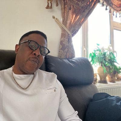 Professional Male seeks a double room Main Photo