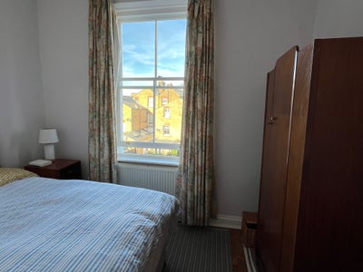 Bright Cozy Double Room in Sunny 2 bed-flat Main Photo