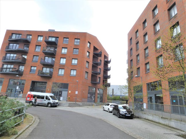 Luxury 2 bed, 2 bath with Balcony, Bow E3 Main Photo