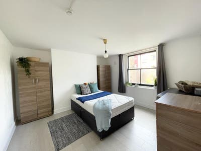 Large Double all bills included - Friendly house! Main Photo