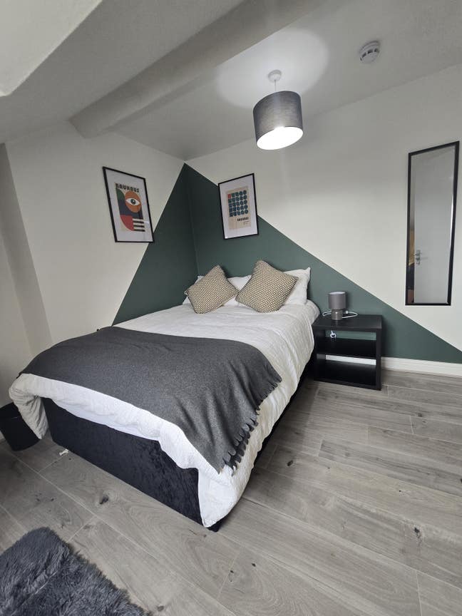 Top Floor Double Room - All Bills Incl  Main Photo