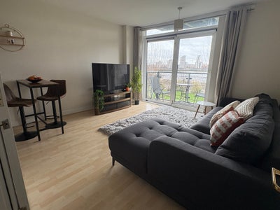 Ensuite room in 2bd 2br OR whole flat option! Main Photo